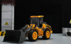 RC Nakladač Volvo L50H 1:16,žlutá, DOUBLE E (E569003)