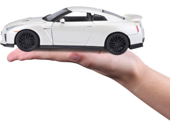 Bburago Plus Nissan GT-R 1:24 bílá metalíza