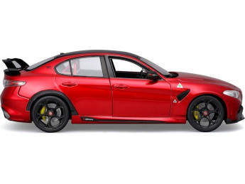 Bburago Alfa Romeo Giulia GTA 1:18 červená metalíza