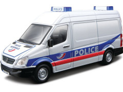 Bburago Mercedes-Benz Sprinter 1:50 bílá